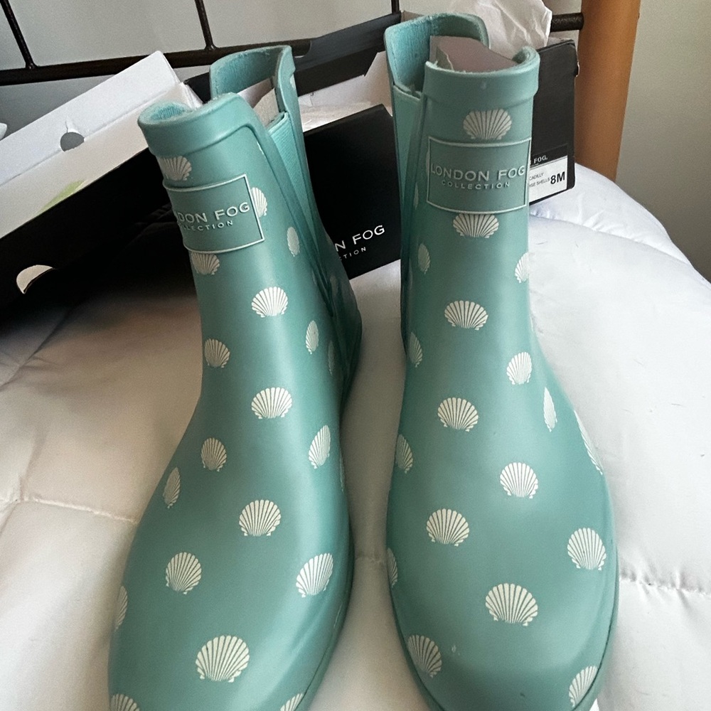 London Fog Turquoise Shells Winter Boots - Picture 2 of 5